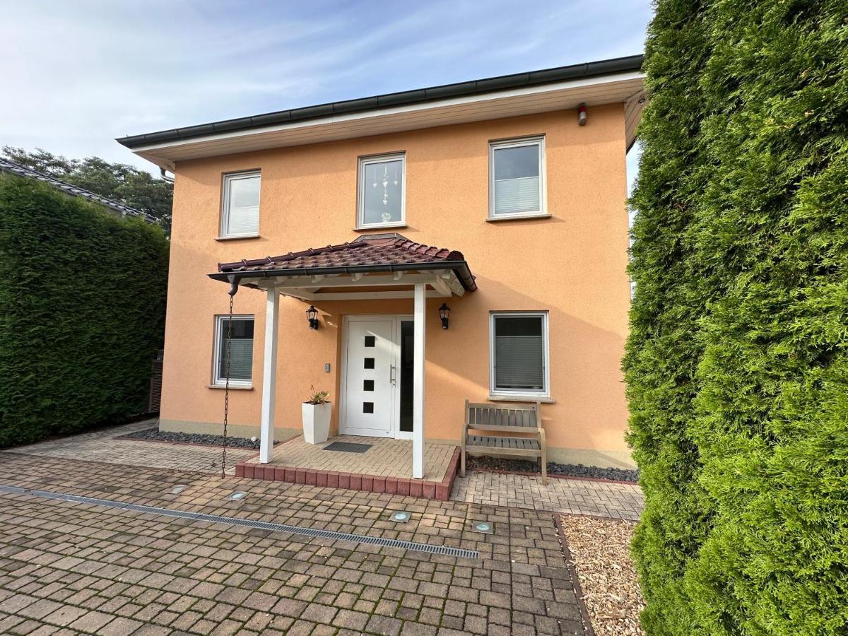 Stadtvilla In Leipzig 7 Personen 3 Schlafzimmer 2 Baeder Garten Und Terrasse Zentral Gelegen Messe Innenstadt Seen ภายนอก รูปภาพ