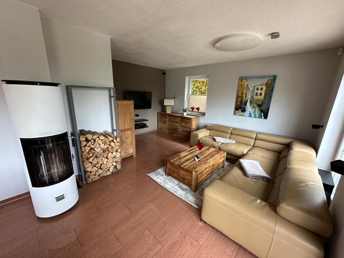 Stadtvilla In Leipzig 7 Personen 3 Schlafzimmer 2 Baeder Garten Und Terrasse Zentral Gelegen Messe Innenstadt Seen ภายนอก รูปภาพ
