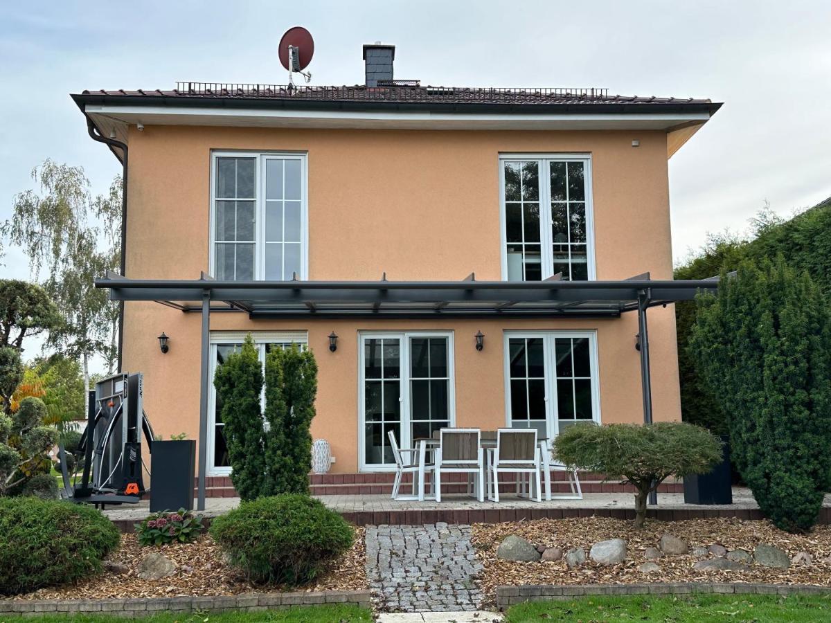 Stadtvilla In Leipzig 7 Personen 3 Schlafzimmer 2 Baeder Garten Und Terrasse Zentral Gelegen Messe Innenstadt Seen ภายนอก รูปภาพ