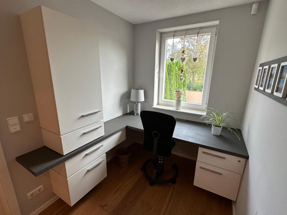 Stadtvilla In Leipzig 7 Personen 3 Schlafzimmer 2 Baeder Garten Und Terrasse Zentral Gelegen Messe Innenstadt Seen ภายนอก รูปภาพ