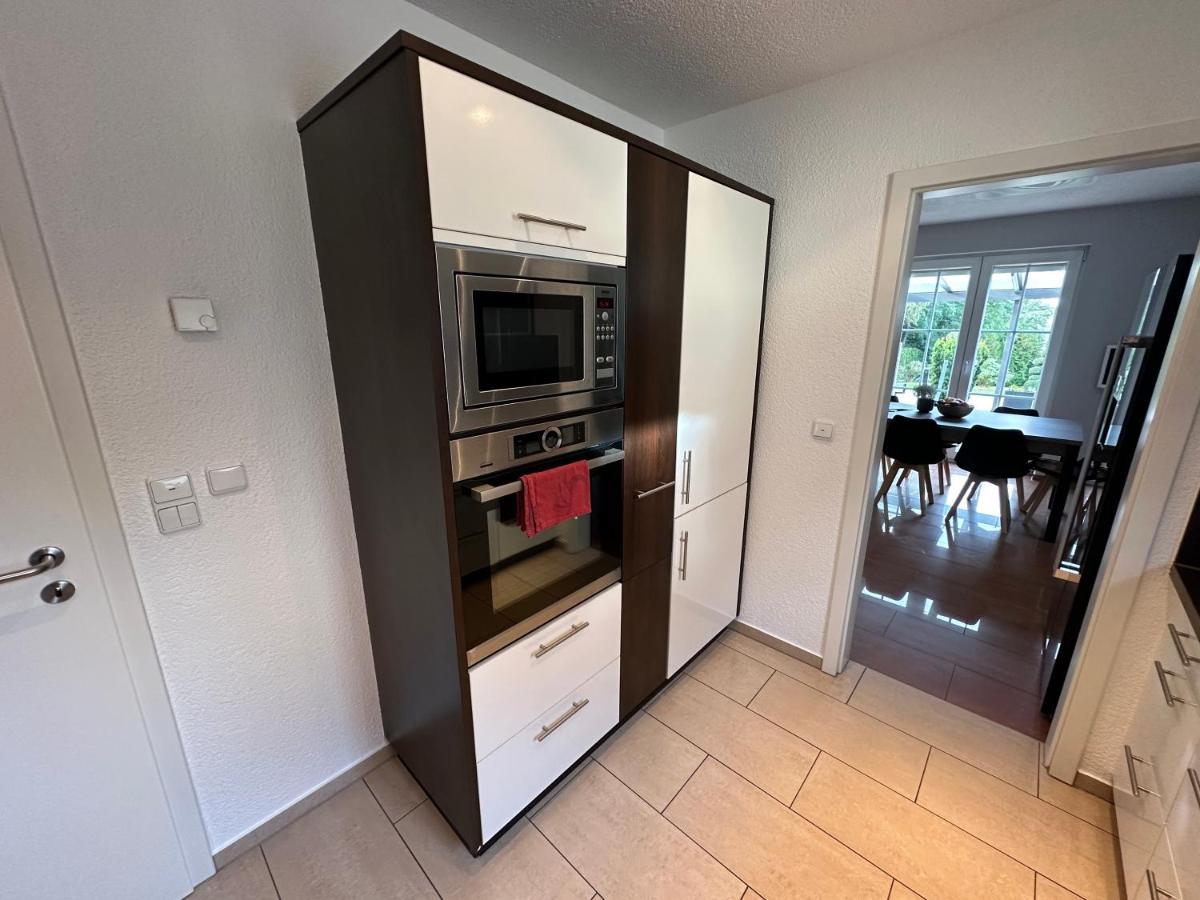 Stadtvilla In Leipzig 7 Personen 3 Schlafzimmer 2 Baeder Garten Und Terrasse Zentral Gelegen Messe Innenstadt Seen ภายนอก รูปภาพ